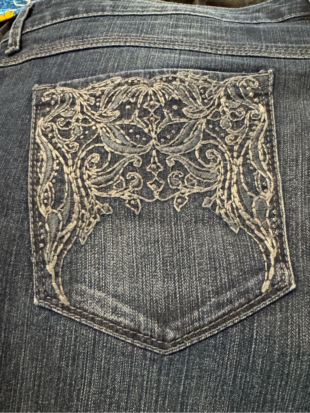 Gloria Vanderbilt Indigo Embroidered Pocket Ankle Jean Capris - Picture 6 of 9